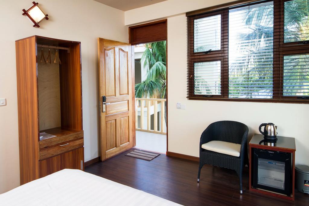 Tropic Tree Maldives Hotel Gulhi Room photo